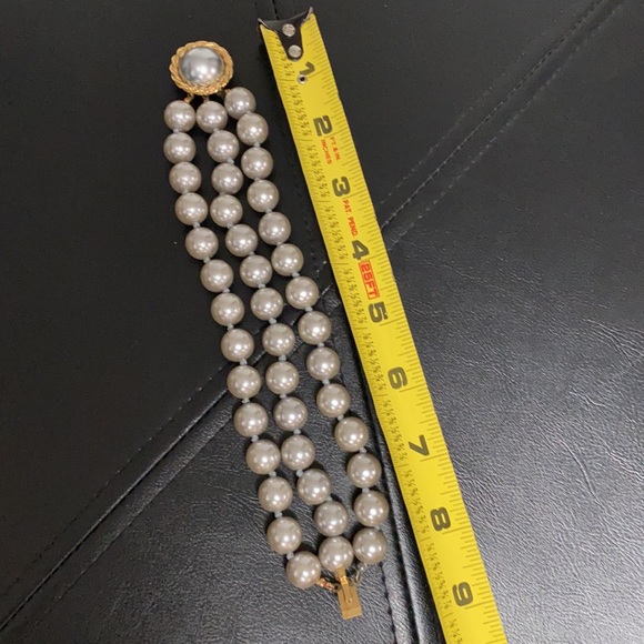 Beautiful 3 Tier large gray pearl bracelet. - Picture 7 of 11